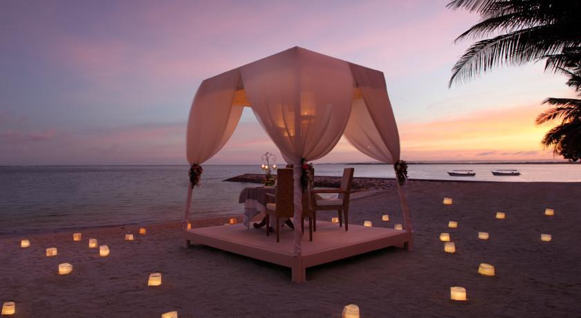 Puri Santrian Beach Resort And Spa Sanur Exteriér fotografie